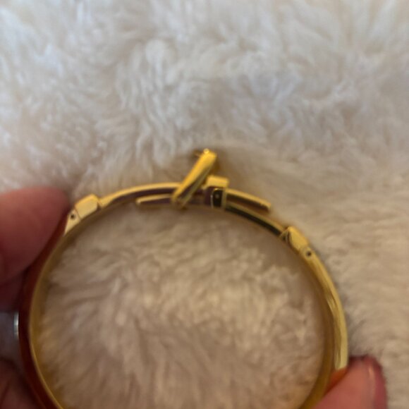Michael Kors tortoise and gold bangle bracelt. Approx. 7 inches in diameter - Picture 12 of 14